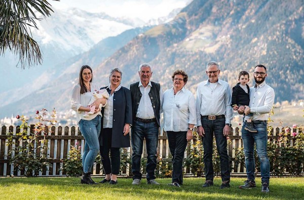 Grafenau - Csmgrafenau Schenna Gastgeber Familienfoto8a6805c2ef Kopie